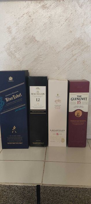 Празни кутии от уиски