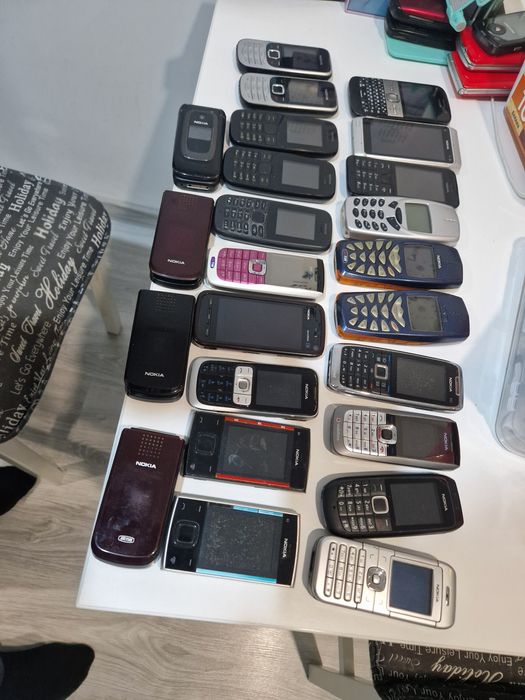 Telefon Nokia cu clapeta si slide