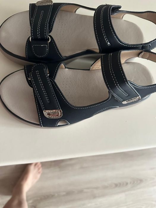 Сандалии новые новые