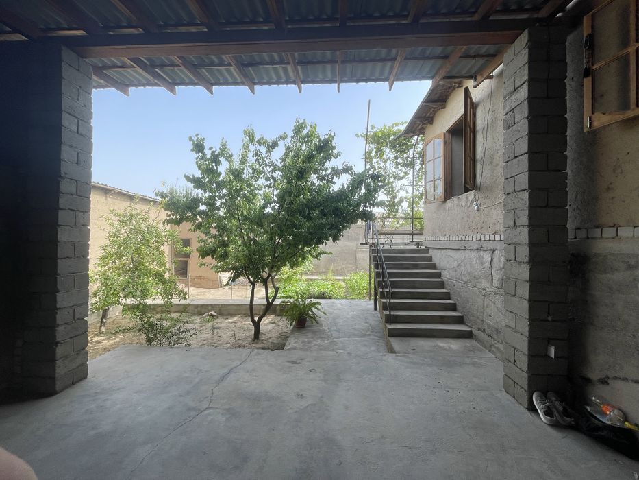 61 bozorn orqasdan uy sotilad