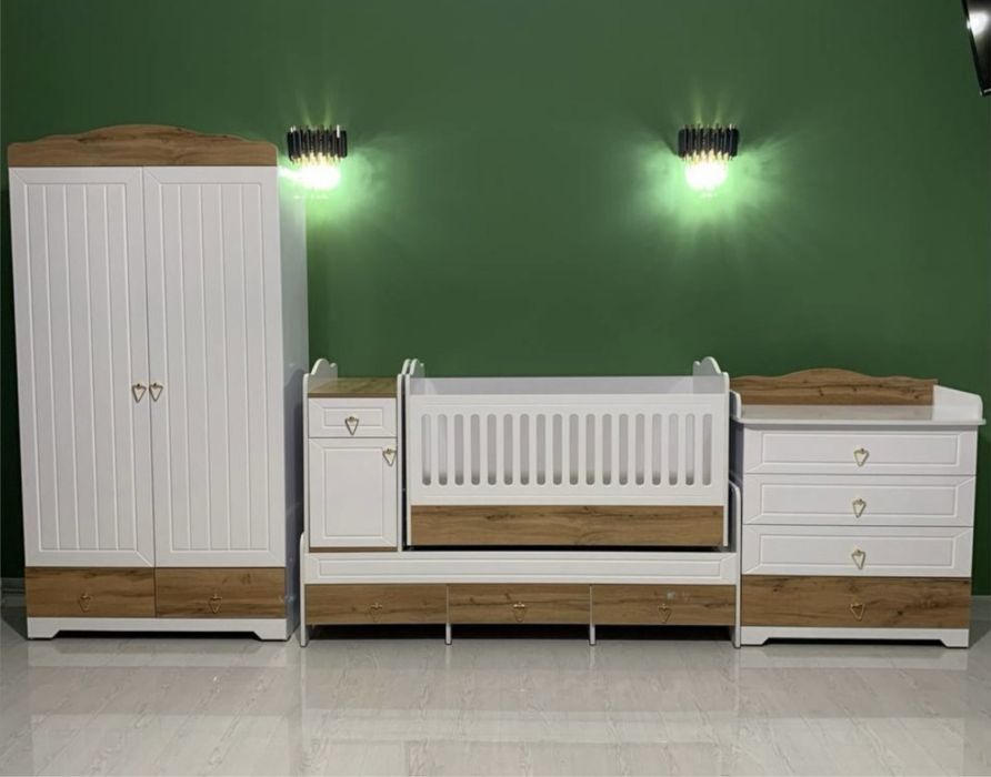 Детсая кровать и шкаф и камод