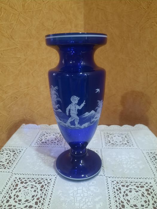 Коллекционная, винтажная ваза из кобальтового стекла в стиле «Mary Gre