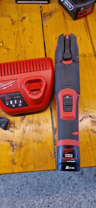 Multifuncțional Milwaukee M12 FMT brushless