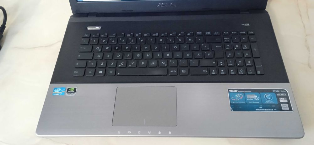 ASUS i7 Display Mare 17 8Gb ddr3 2 x placi video 2GB SSD gaming laptop