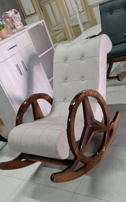 Мебельная кресло качалка. Разного варианта.