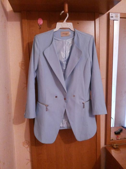 Продам разные пиджаки и блузки