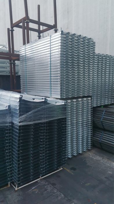 Ново фасадно скеле произведено в италия със сертификат и паспорт