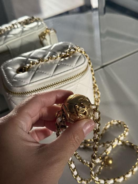 Продам сумку кожаную шанель