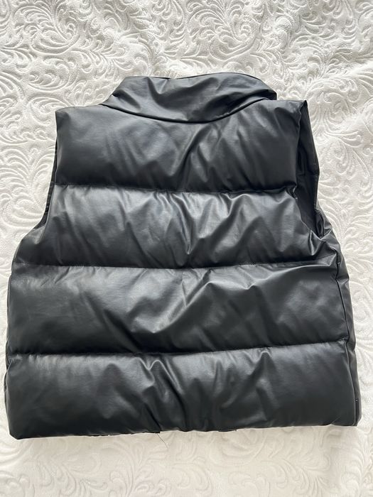 Продам жилетку безрукавку