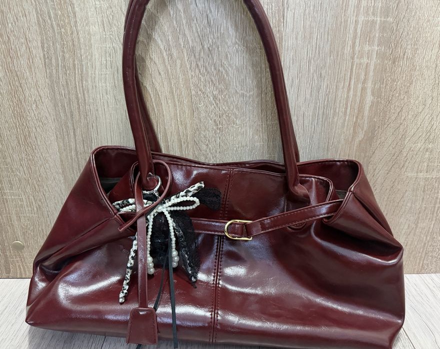 Трендовая сумка в бордовом цвете