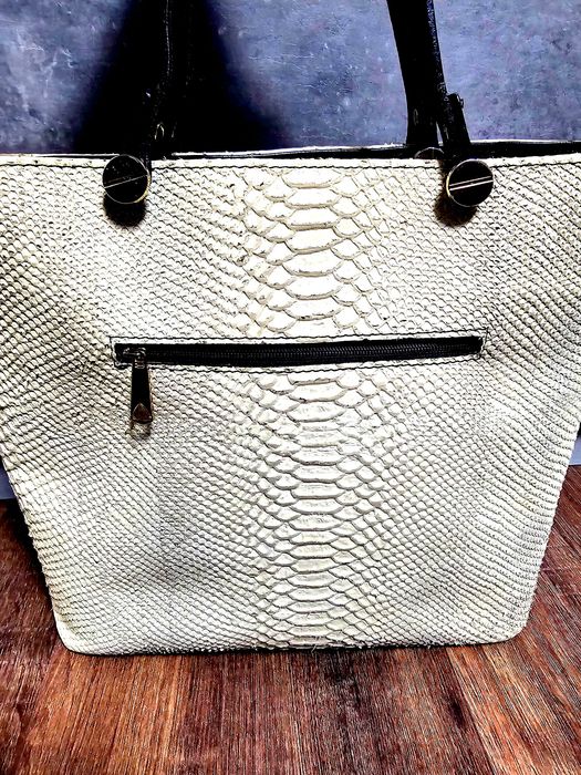 Дамска чанта от естествена кожа