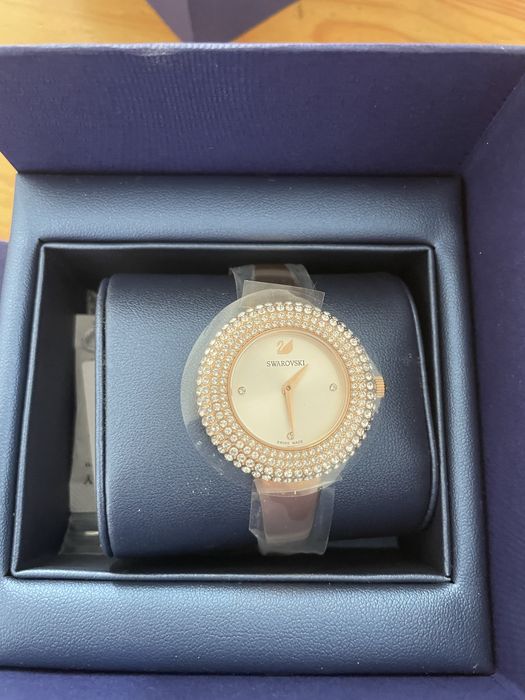Часовник swarovski
