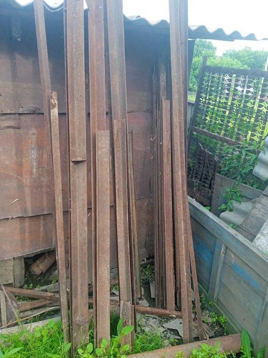 продам металлические уголки б\у