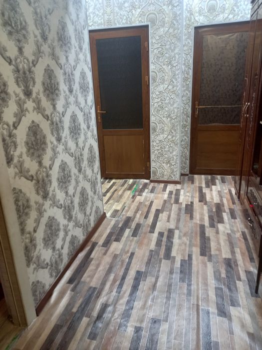 Vagzal Med.ekispirt oldida 1-xonalik uy sotiladi.narx.30000$