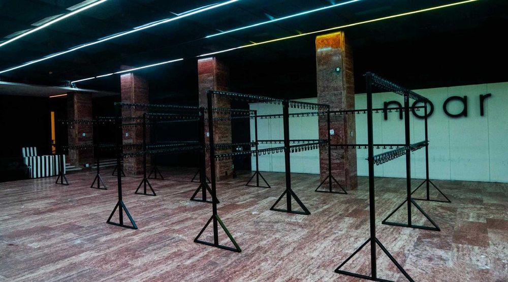logistica mobilier eveniment canapele mese garderoba de inchiriat