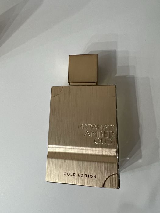 Carolina Herrera 212 Vip и Al Haramain Amber Oud Gold Edition парафюми