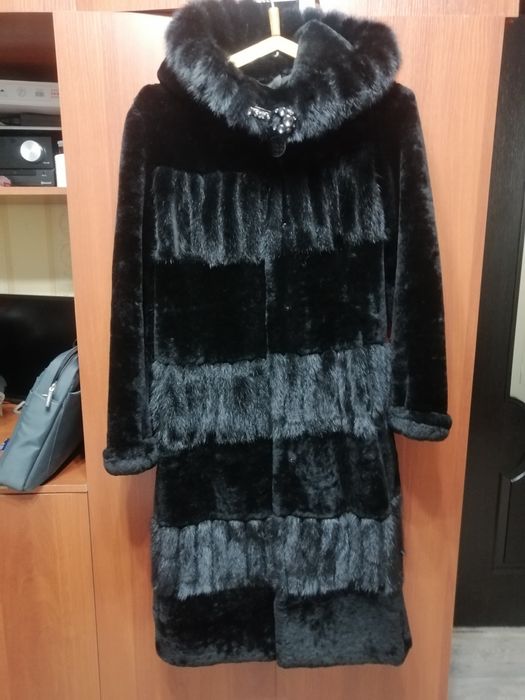 Шуба мутон с норкой.