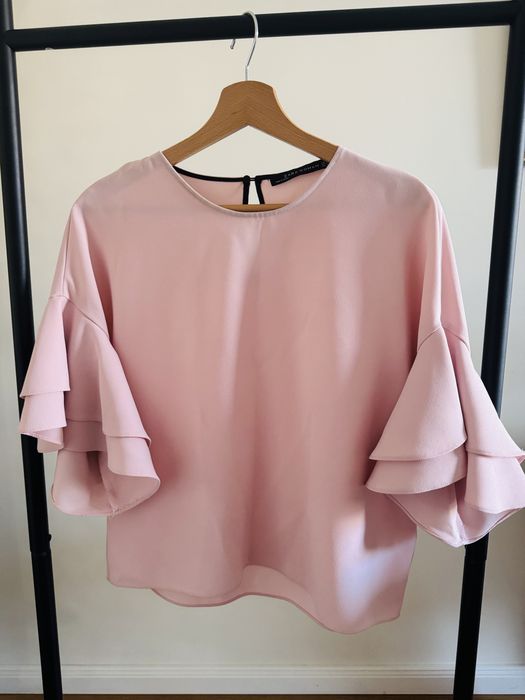 Zara топ с ефектни ръкави
