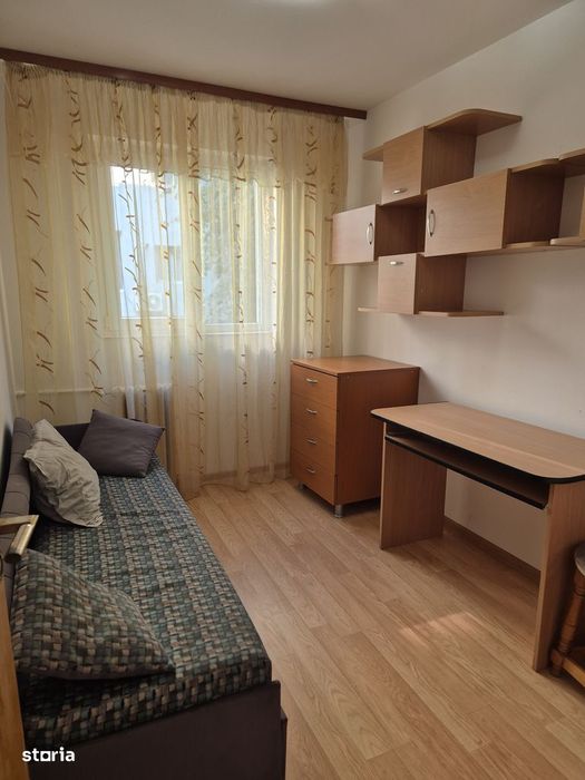 Apt 3 camere nedecomandat, zona Malu Rosu, et 1/4
