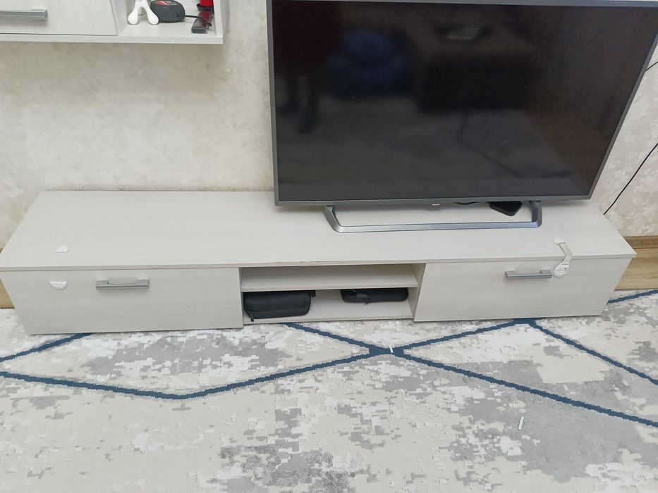 Продам срочно стенку под телевизор