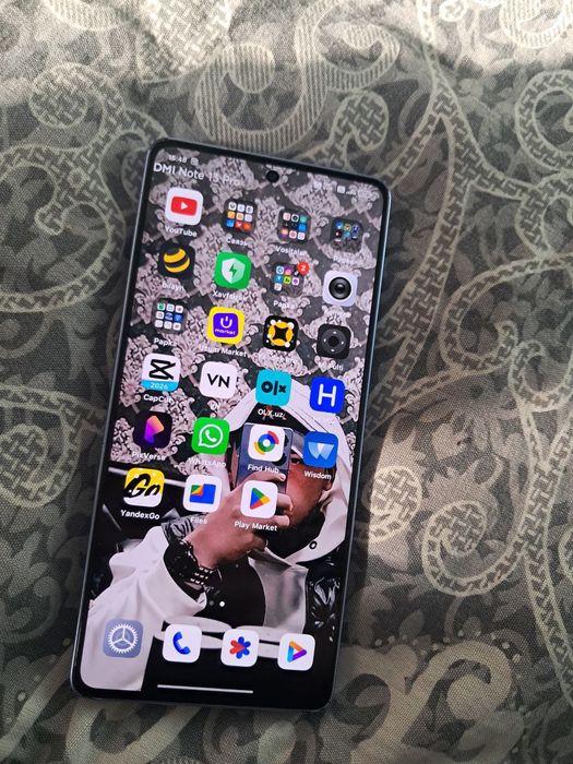 Redmi note 13 pro sotiladi paymat 12 256  kamra 200 mgp aybi  bor