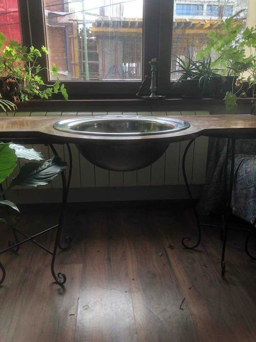 Две елегантни стоманени мивки за вграждане – ф 49 см и плот за едната