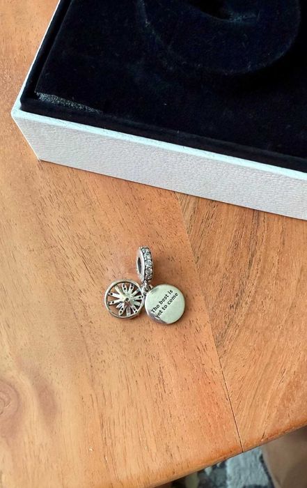 Оригинални Pandora гривна и висулки – сребро, позлата