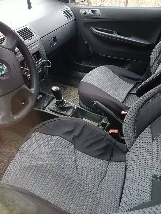 De vânzare SKODA Fabia dau la schimb pe un Logan