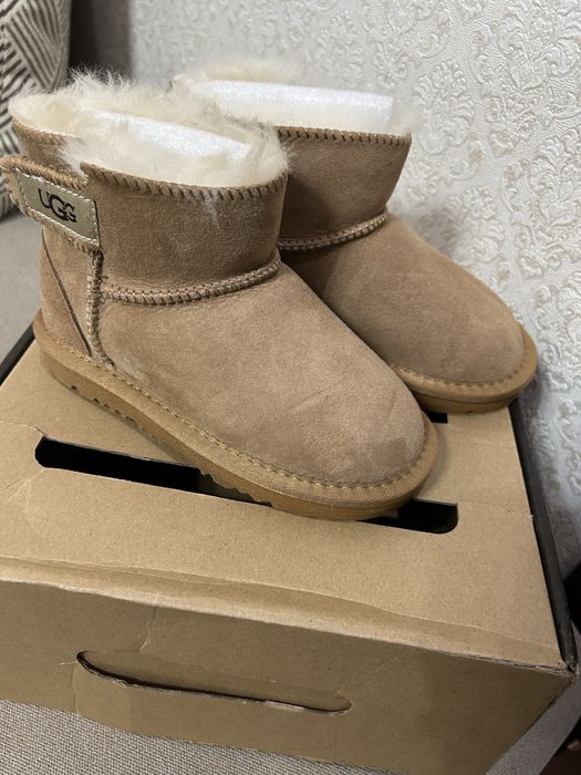 Продам детские угги