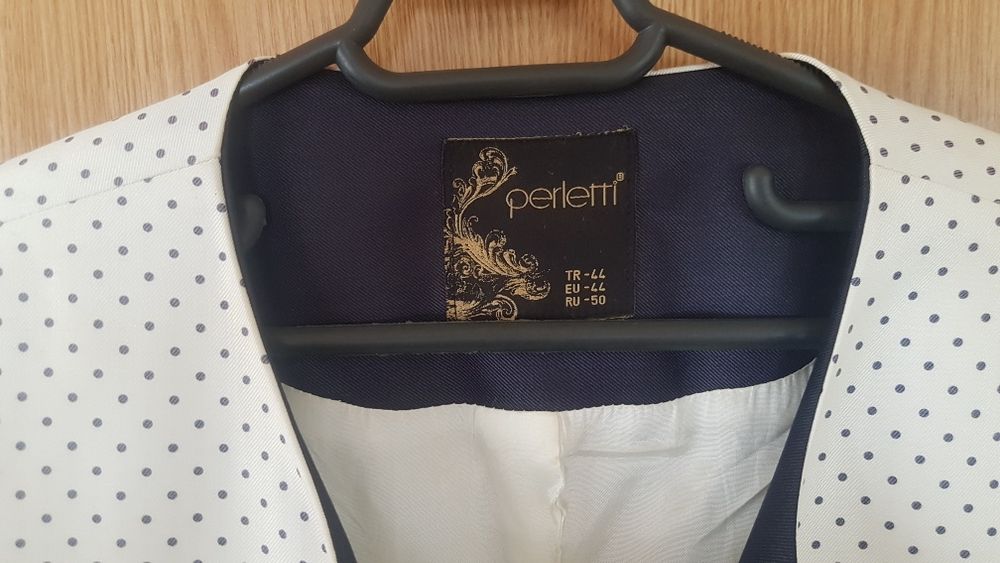 Costum deosebit,bleumarin