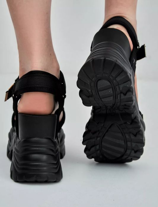 Летние басаножки на платформе
черный платфо