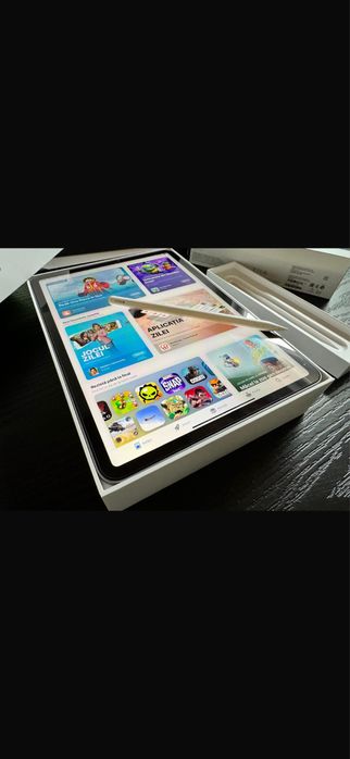 Ipad  11 Pro (FOARTE PUTINE ORE DE FUNCTIONARE) +husă originală+apple pen+folie