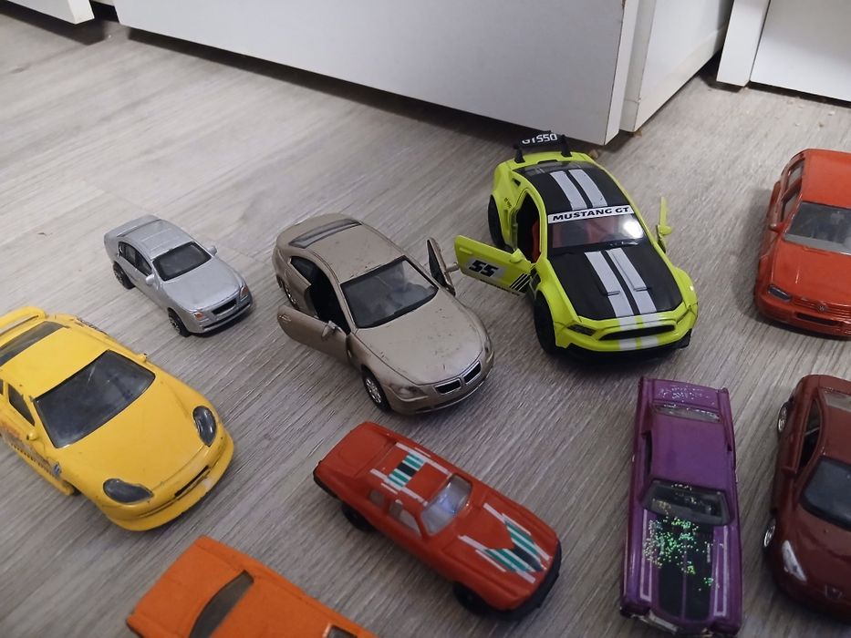 Метални коли .и.