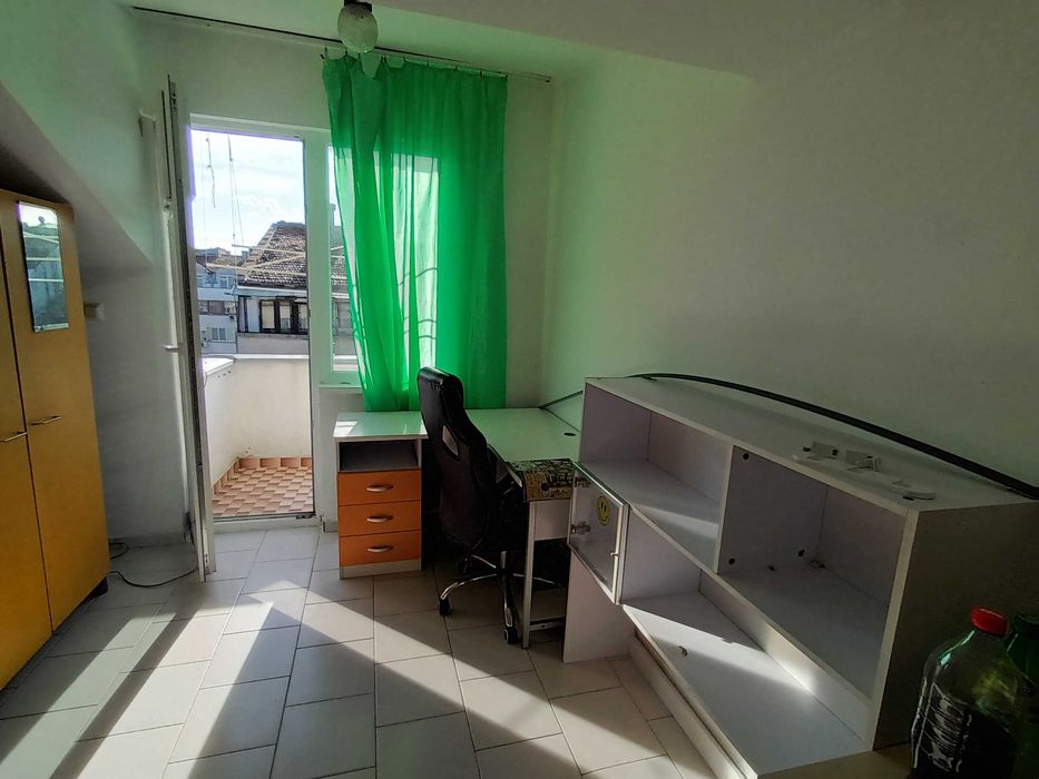 Малък 2стаен мансарден апартамент,  до центъра, за наем и нощувки