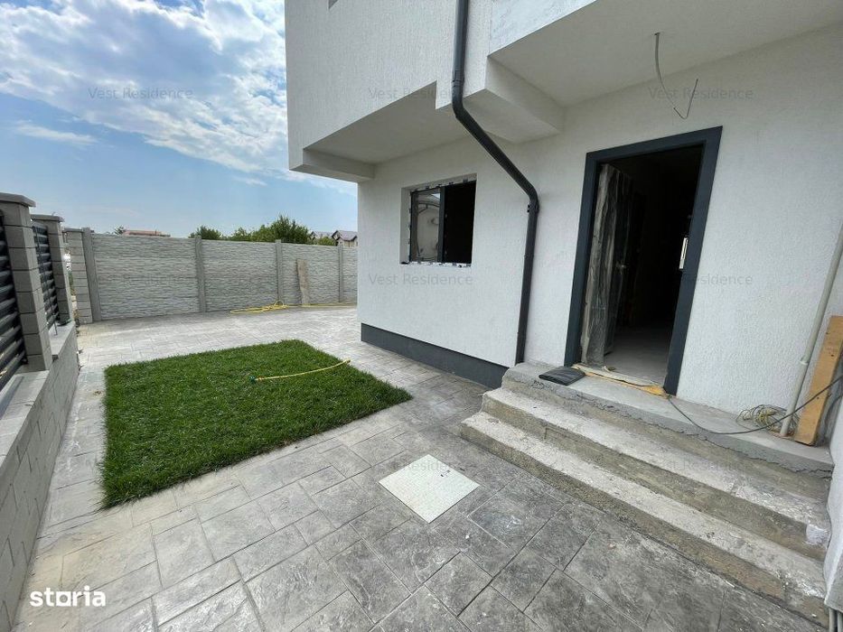 Duplex cu 4 camere si mansarda. Curte 250 mp. Comision 0