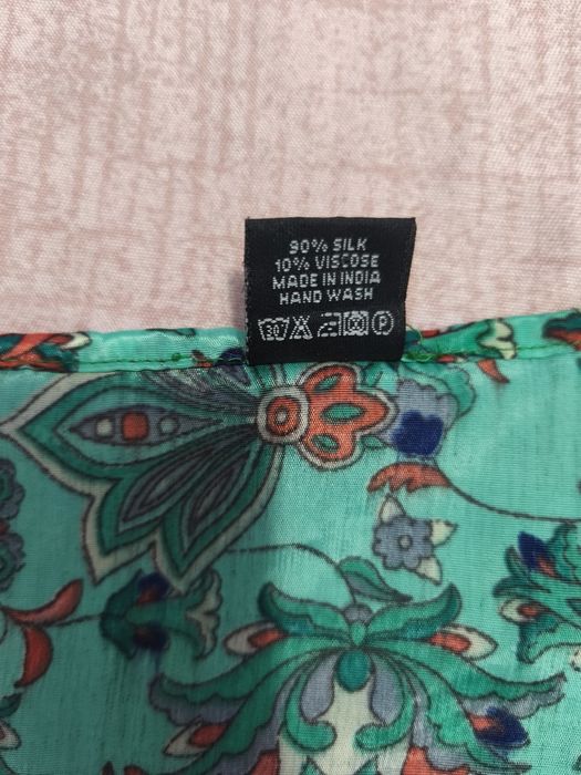 Rochie superbă, lungă din mătase , vaporoasă, materialul nu se sifonea