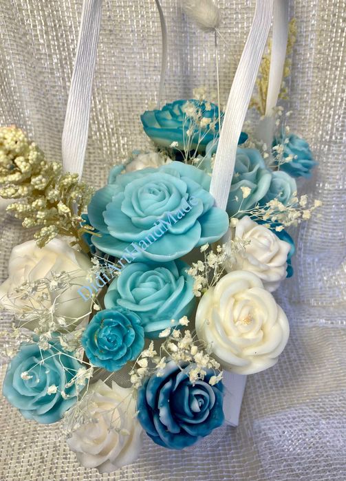 Луксозен букет от соеви  свещи в тюркоаз и бяло – ръчна изработка