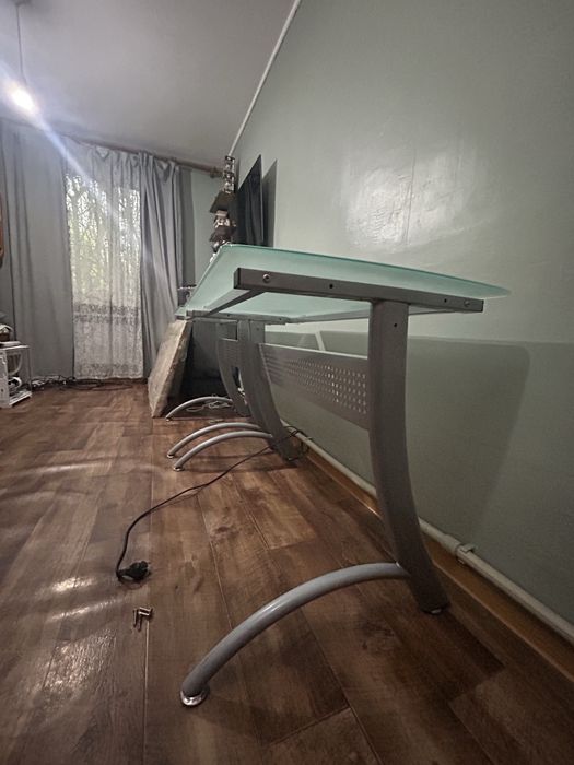 Стол стеклянный для компьютера