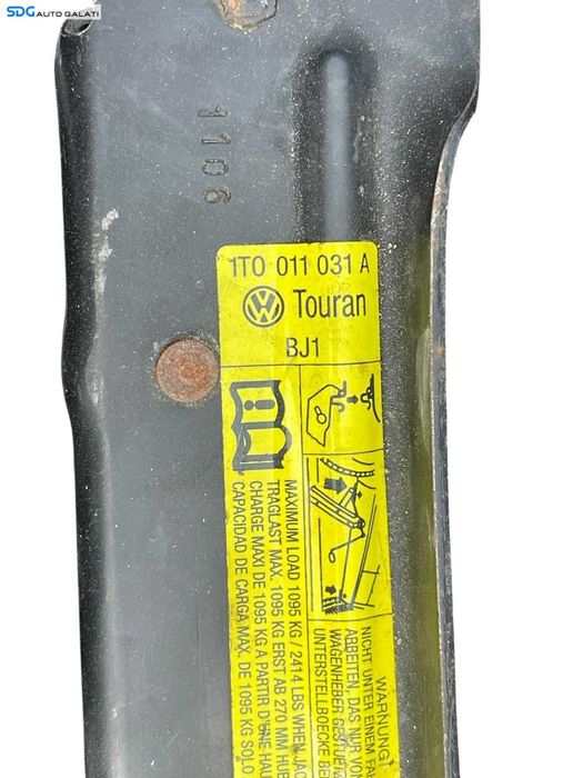 Kit Cric Spuma Suport Trusa Rezerva Cheie Roti Cui Carlig Remorcare Tractare Infiletant Volkswagen Toura 1T1 1T2 1T3 2003 - 2015 Cod 1T0012109 1T0011031A [B4449]