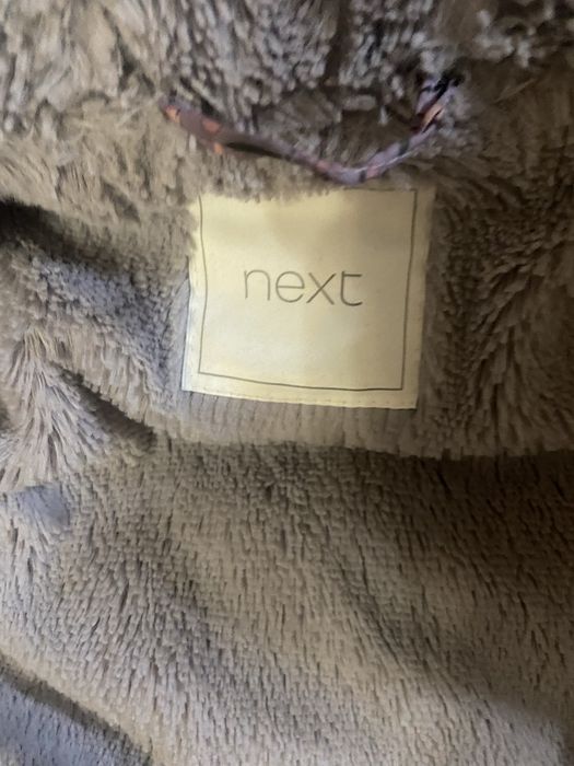 Продам демисизонную куртку для девочки.