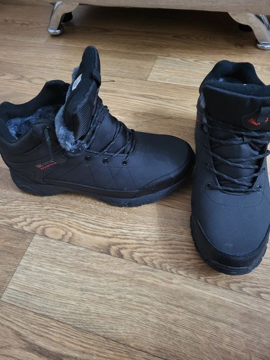 Продам зимние кросовки