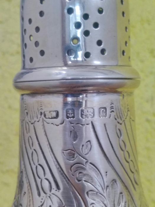 Продавам сребърна захарница Бирмингам 1902 марка T. Wooley