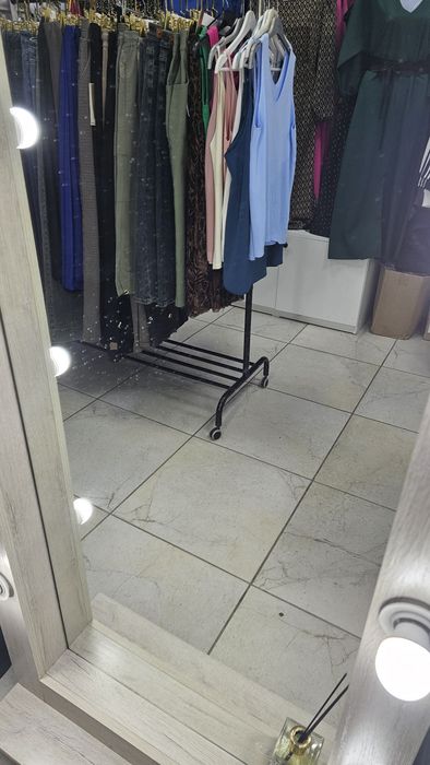 Продам зеркало для бутика