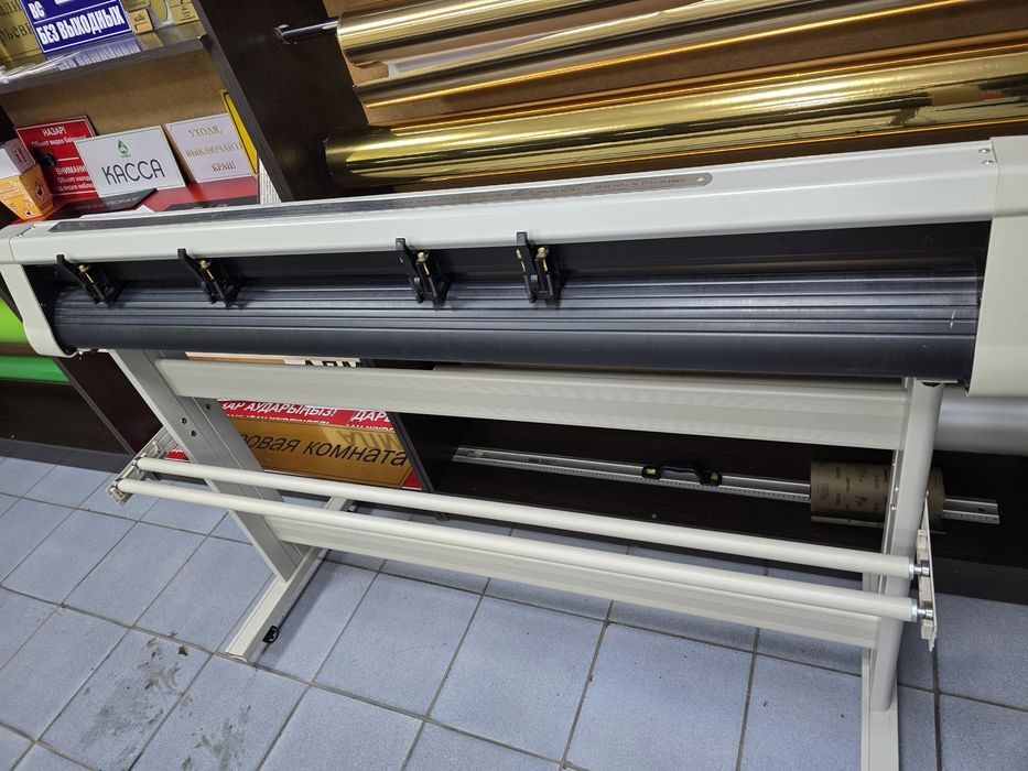 Плоттер режущий 1300мм