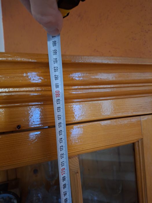 Vitrina din lemn masiv