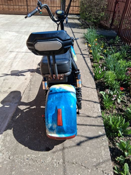 Vînd scuter electric