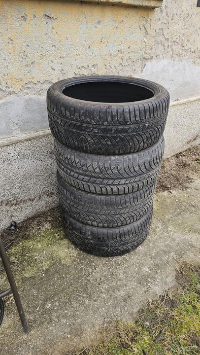 Kumho Wintercraft 255/35/20 DOT 1523