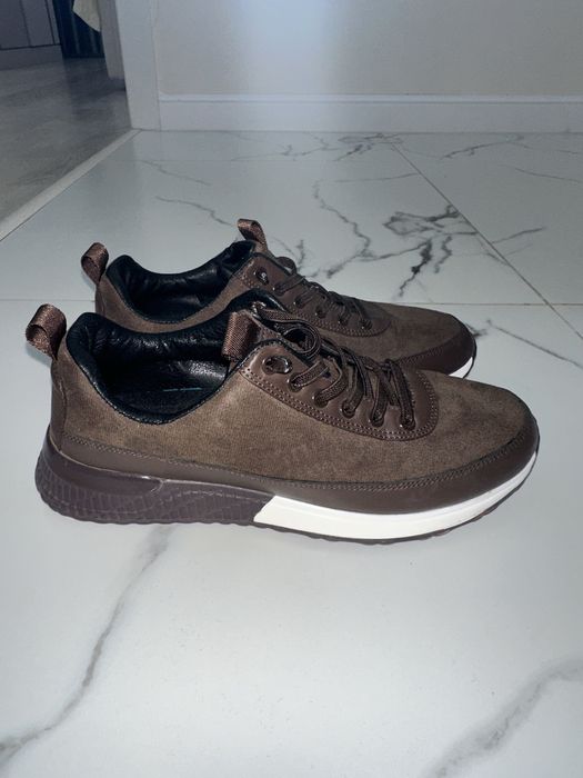 Продам кроссовки мужские