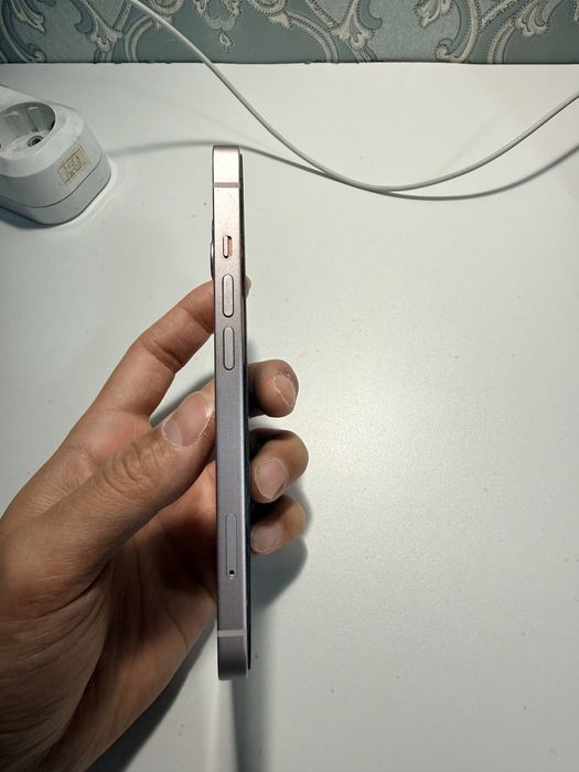 Продам Iphone 13 (128 гб)