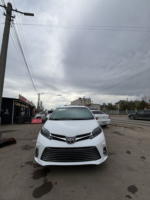 Продается Toyota Sienna 2015 LE 3.5л
